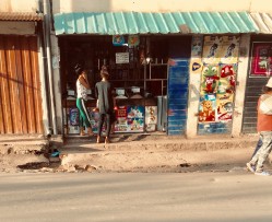 épicerie pav 95 Tsimialonjafy Ampasapito